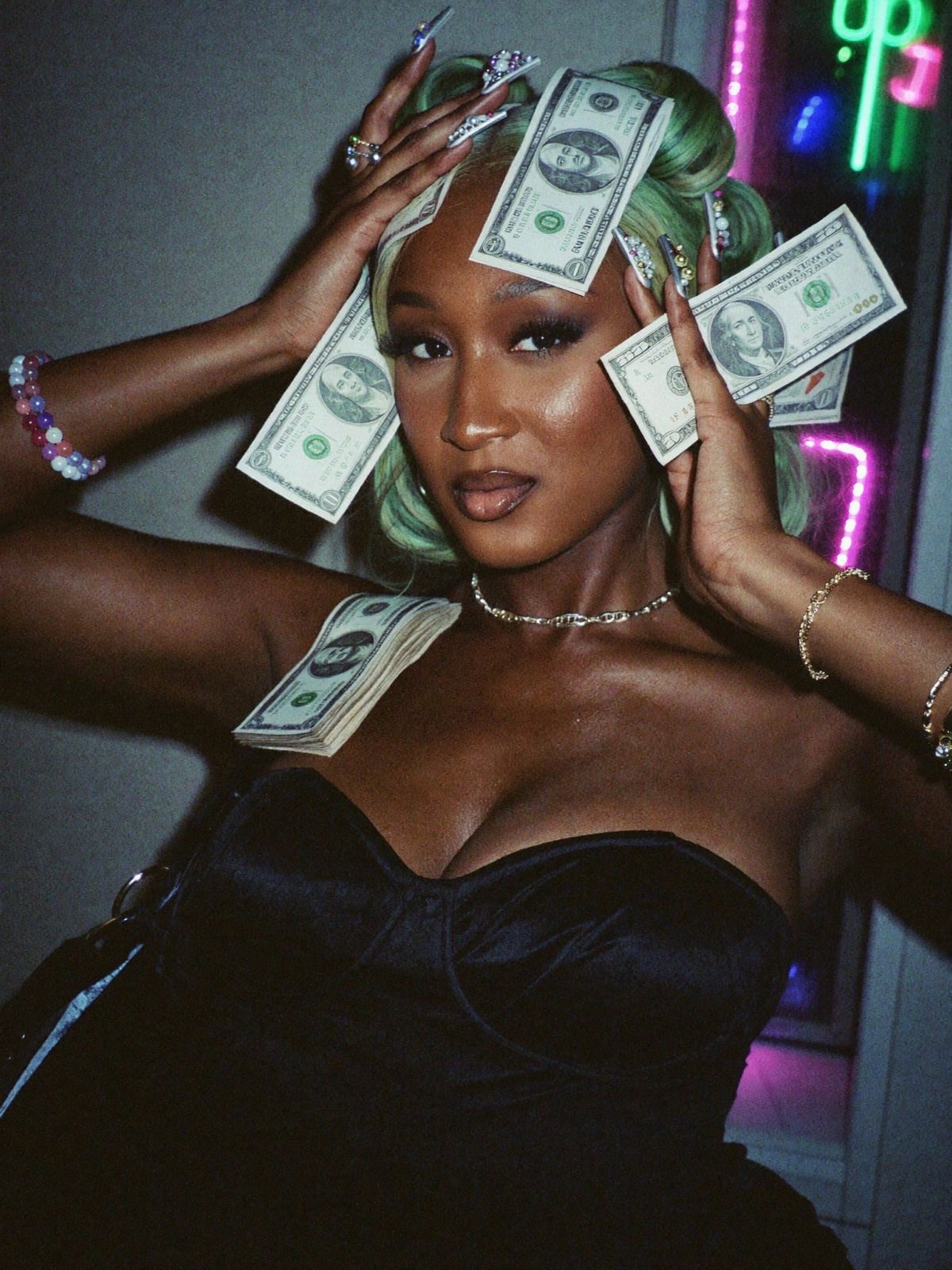 Aïshé portrait billets de dollars